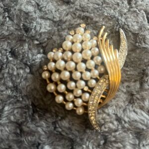 Trifari gold pearl and rhinestone pin